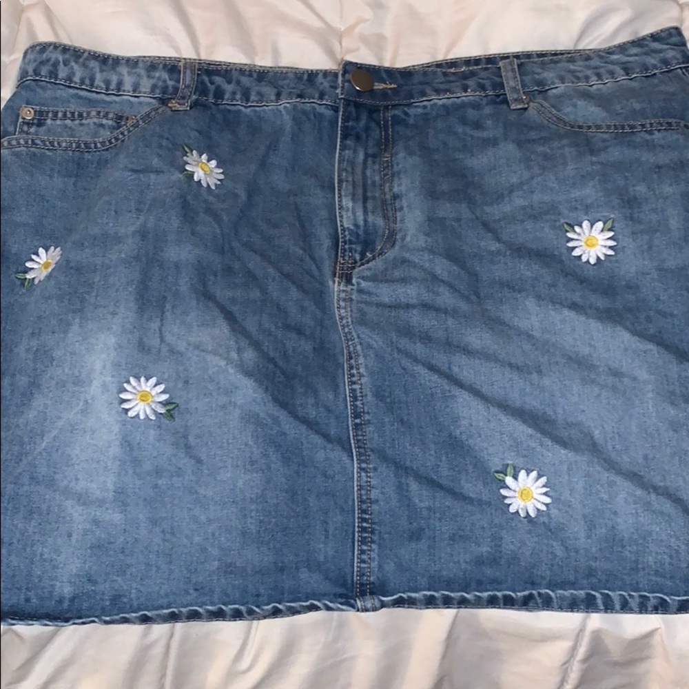 Daisy embroidered denim skirt